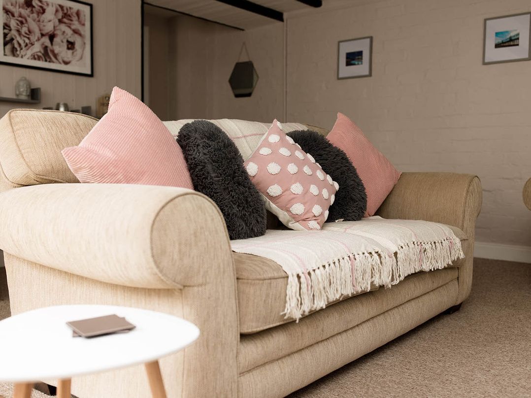 Cottage Sleeps 4 Pet Friendly Garden By Beach