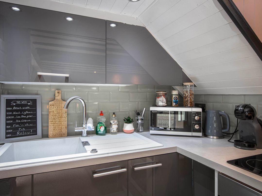 Cottage Sleeps 4 Pet Friendly Garden By Beach