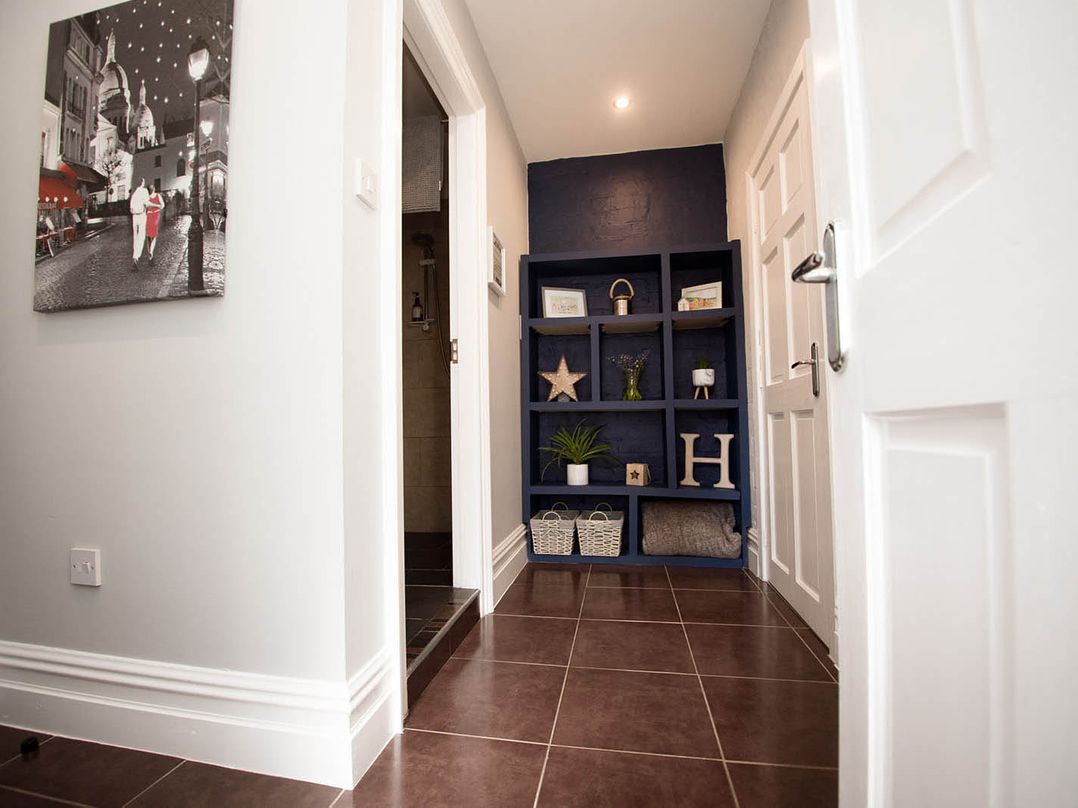 Cottage Sleeps 4 Pet Friendly Garden By Beach