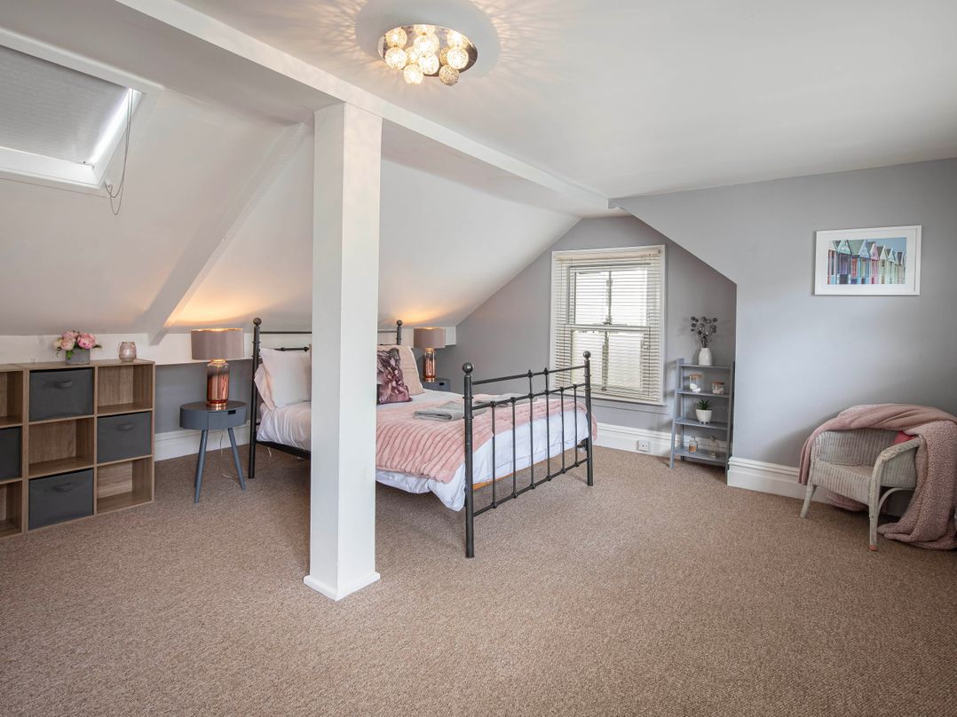 Cottage Sleeps 4 Pet Friendly Garden By Beach