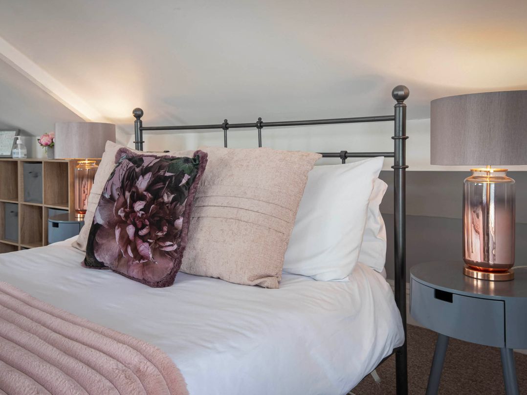 Cottage Sleeps 4 Pet Friendly Garden By Beach