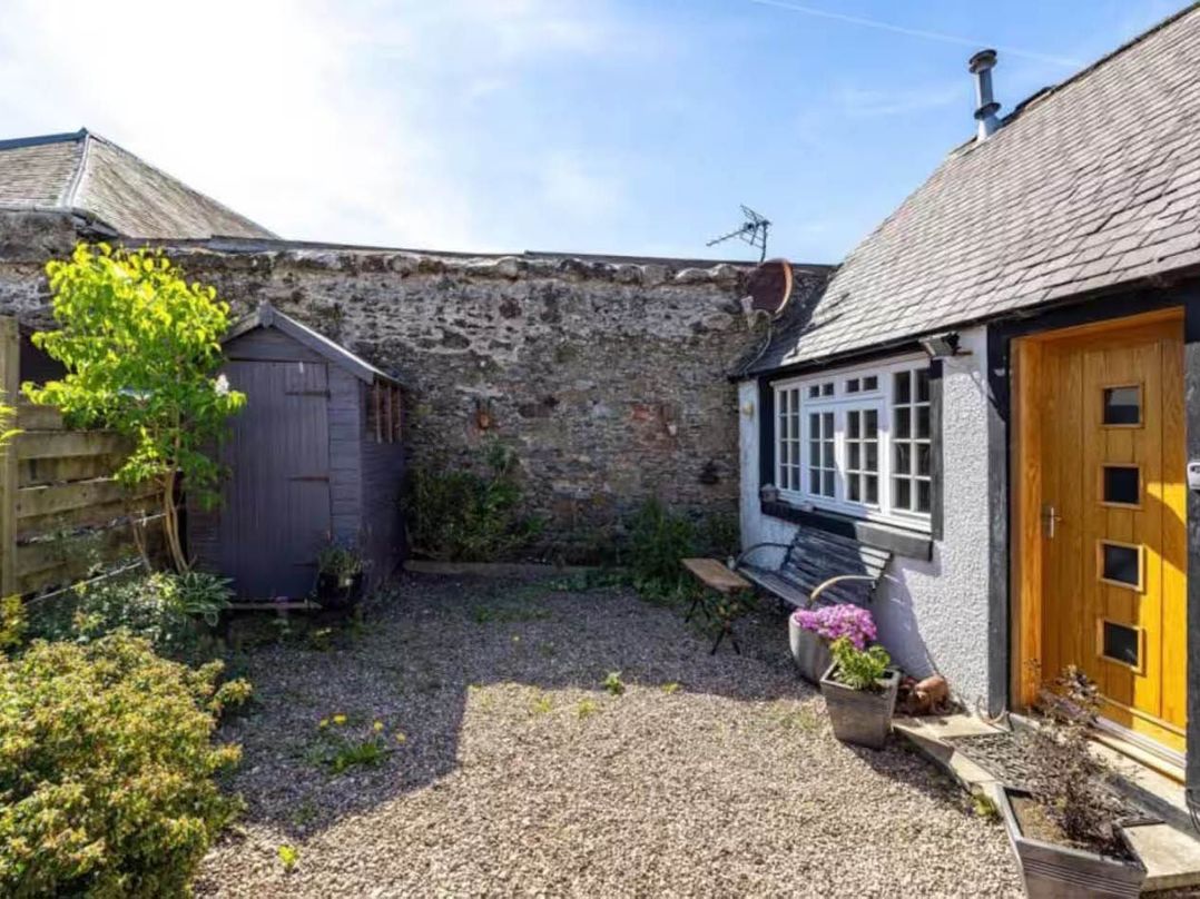 2 Bed Cottage Sleeps 4  Parking Wifi