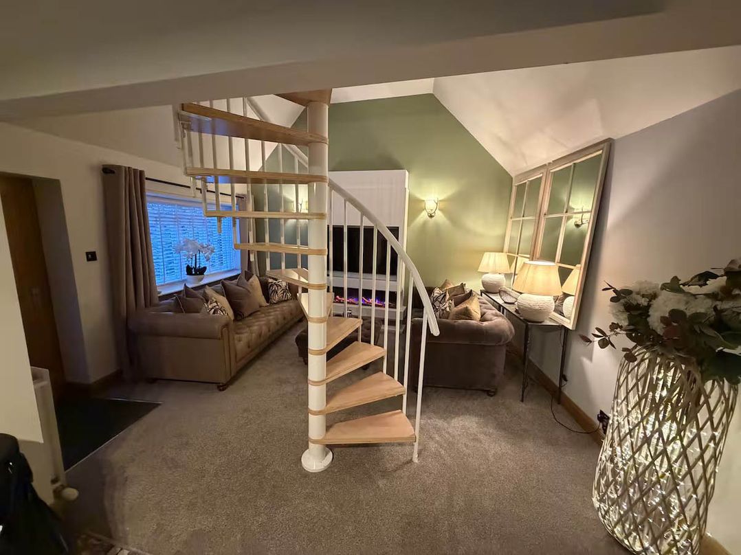2 Bed Cottage Sleeps 4  Parking Wifi