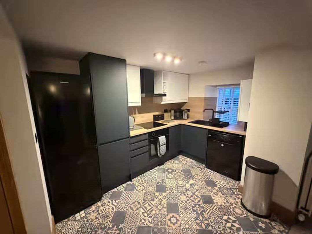 2 Bed Cottage Sleeps 4  Parking Wifi