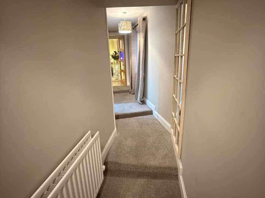 2 Bed Cottage Sleeps 4  Parking Wifi