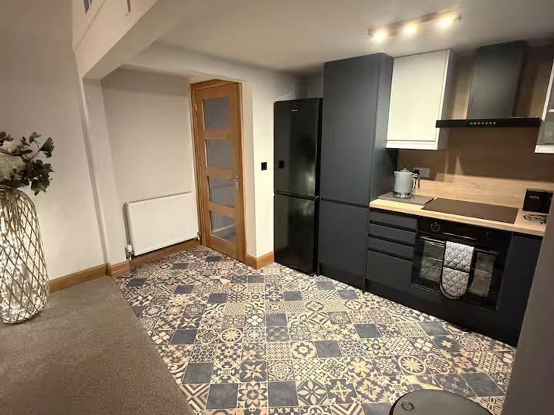 2 Bed Cottage Sleeps 4  Parking Wifi