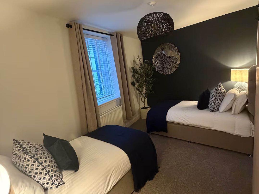 2 Bed Cottage Sleeps 4  Parking Wifi