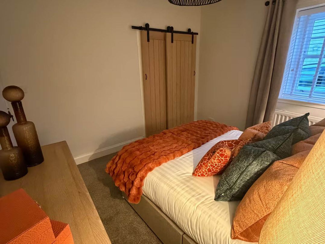 2 Bed Cottage Sleeps 4  Parking Wifi