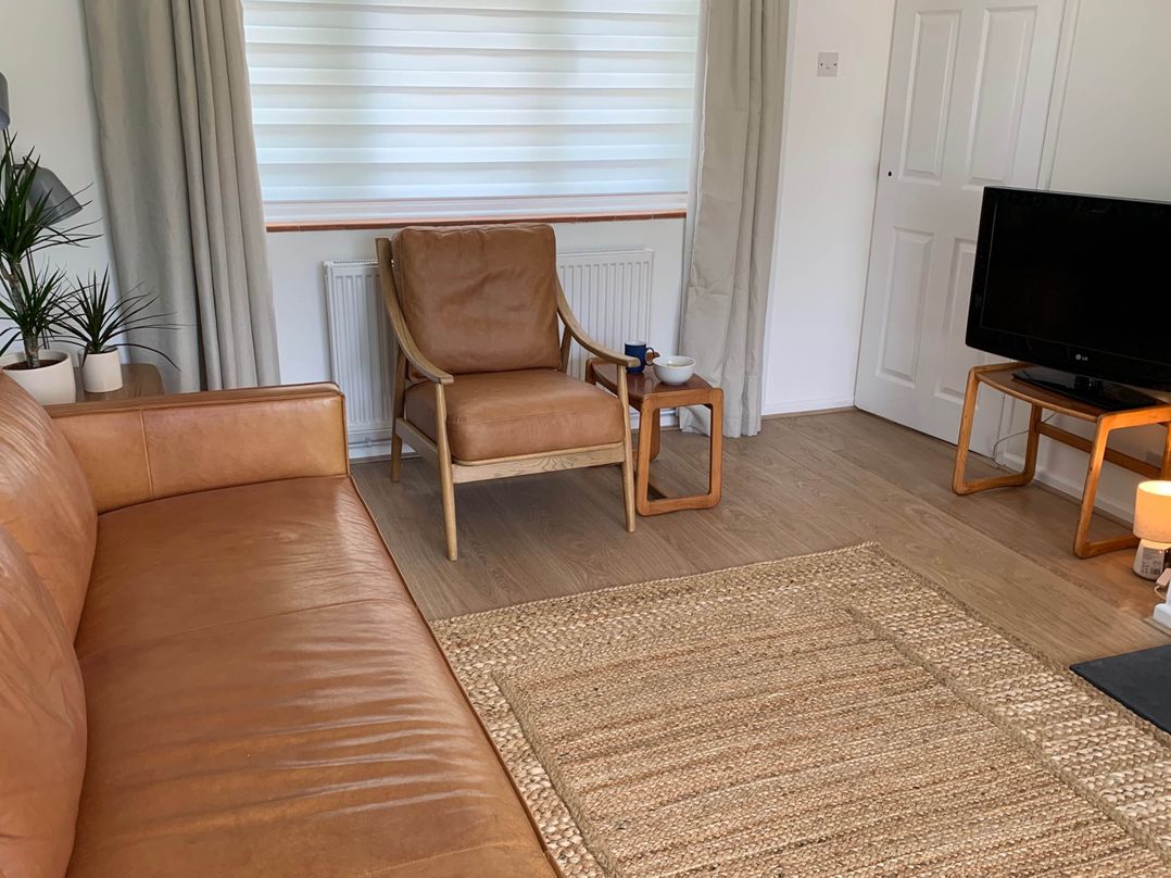2 Bed Sleeps 4 Parking Pets 10 min walk to Beach