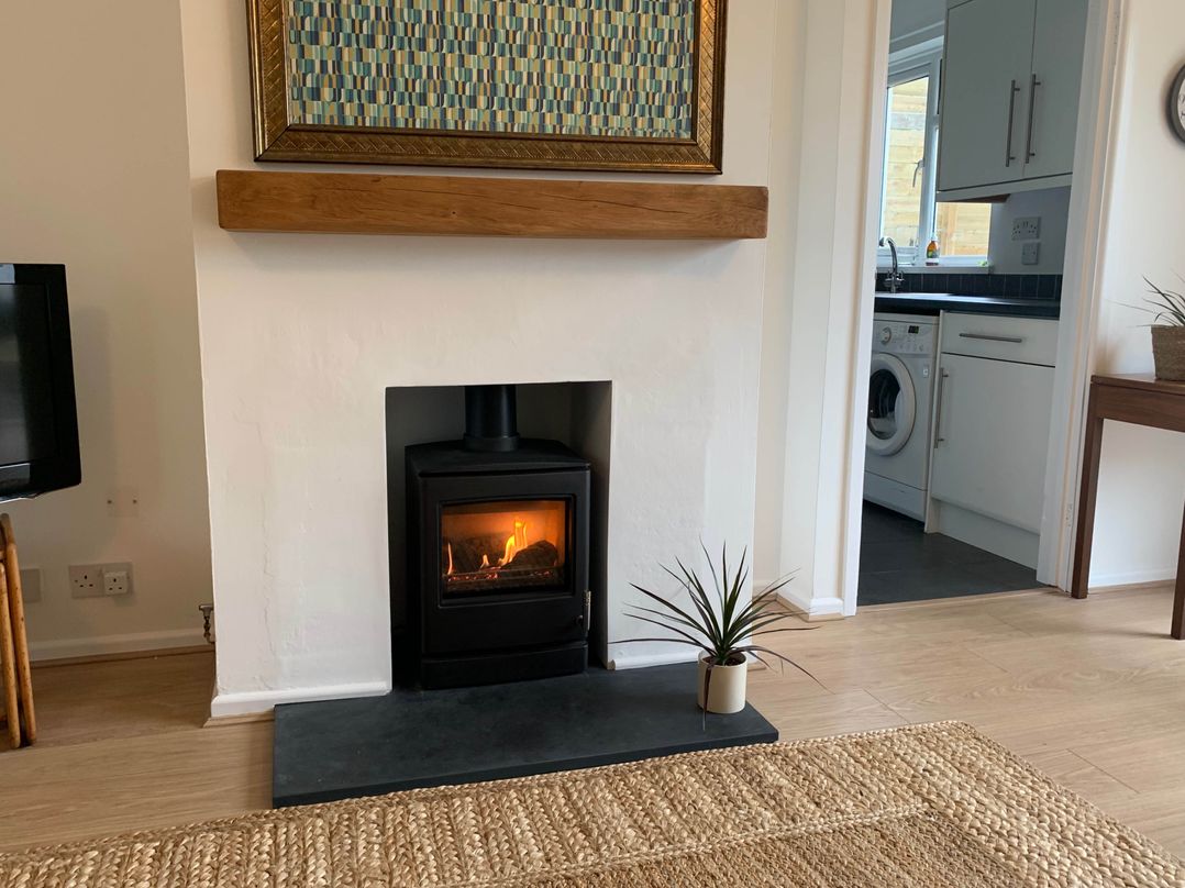 2 Bed Sleeps 4 Parking Pets 10 min walk to Beach