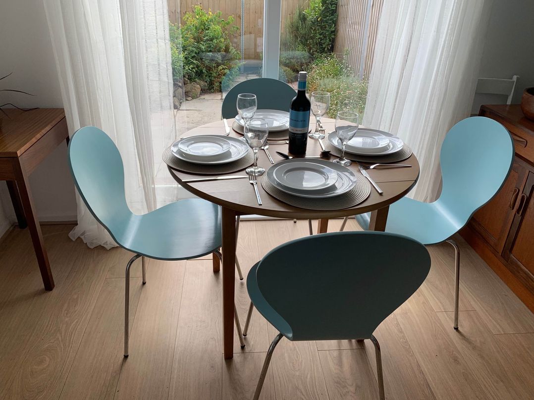 2 Bed Sleeps 4 Parking Pets 10 min walk to Beach