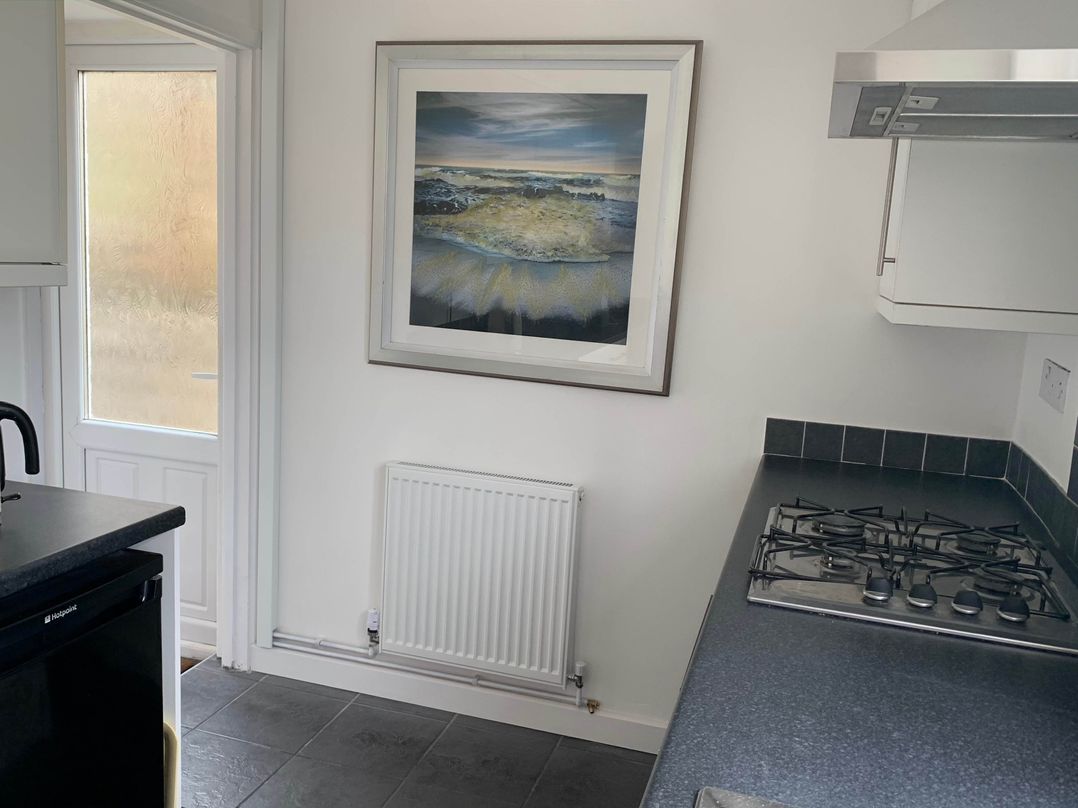 2 Bed Sleeps 4 Parking Pets 10 min walk to Beach