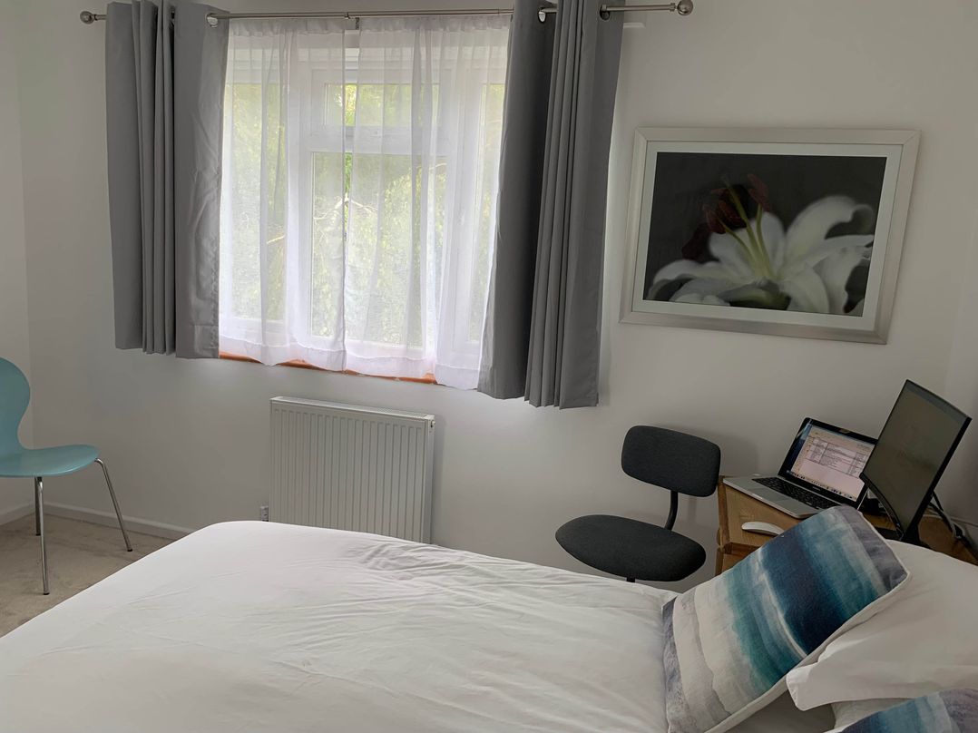 2 Bed Sleeps 4 Parking Pets 10 min walk to Beach