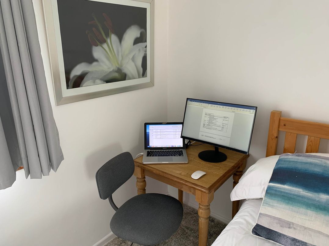 2 Bed Sleeps 4 Parking Pets 10 min walk to Beach