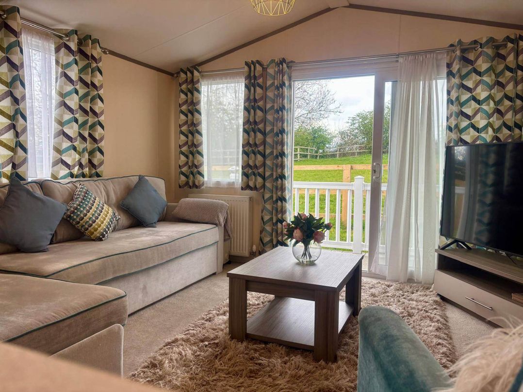 Caravan in Holcot Sleeps 6 Max 6 people Max 4 adults per booking Pet Friendly