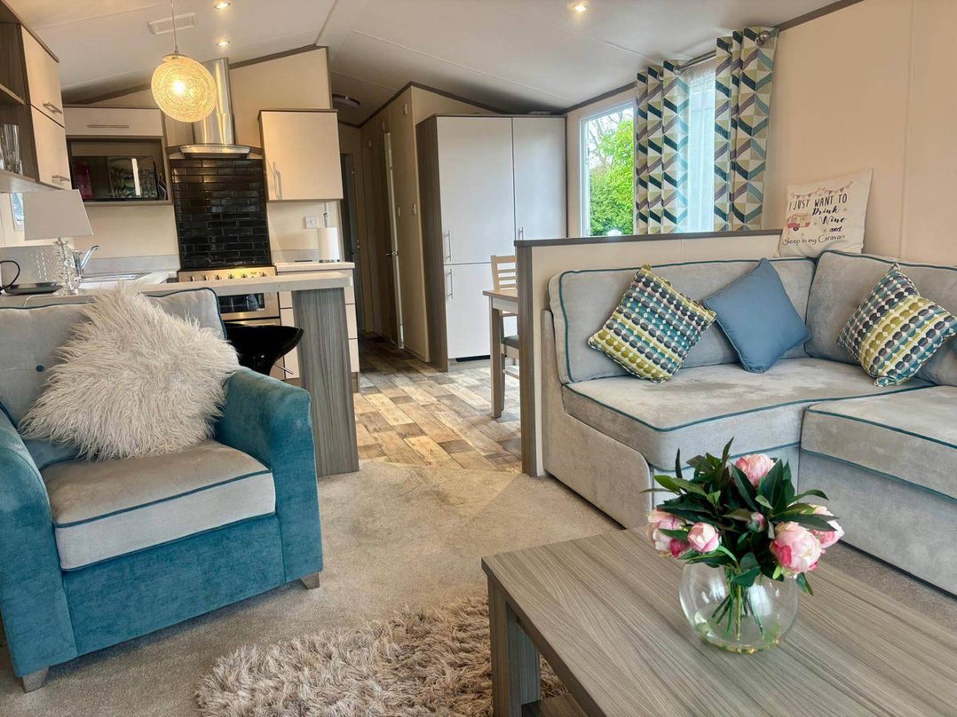 Caravan in Holcot Sleeps 6 Max 6 people Max 4 adults per booking Pet Friendly