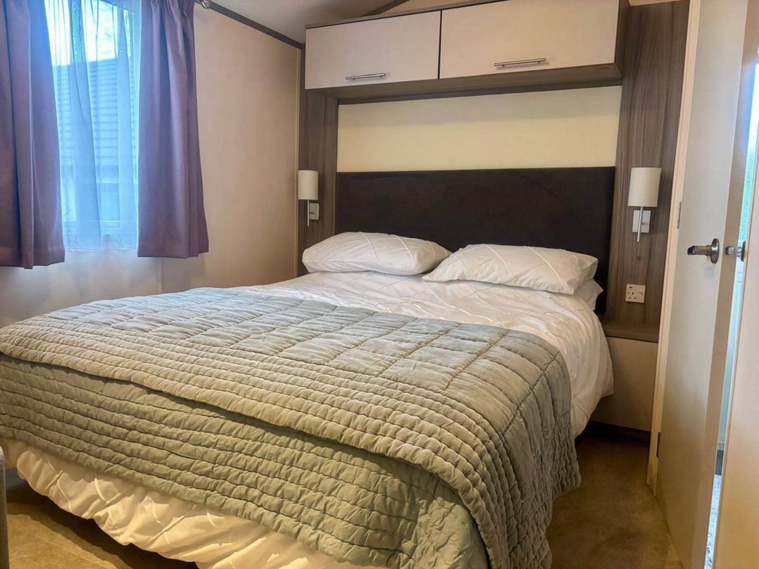Caravan in Holcot Sleeps 6 Max 6 people Max 4 adults per booking Pet Friendly