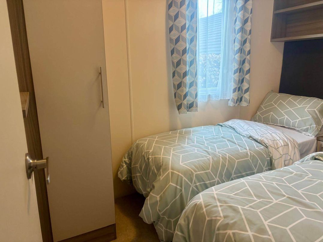 Caravan in Holcot Sleeps 6 Max 6 people Max 4 adults per booking Pet Friendly