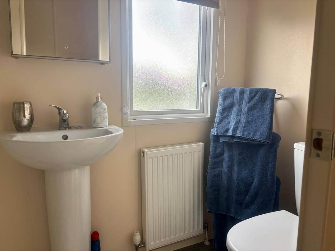 Caravan in Holcot Sleeps 6 Max 6 people Max 4 adults per booking Pet Friendly