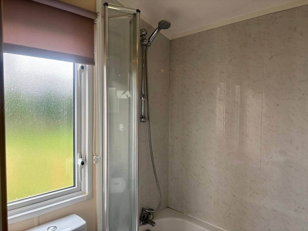 Caravan in Holcot Sleeps 6 Max 6 people Max 4 adults per booking Pet Friendly