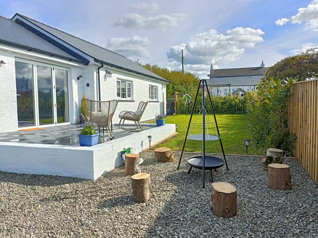 Aberporth 2 Bed Cottage Sleeps 4 Pet Friendly