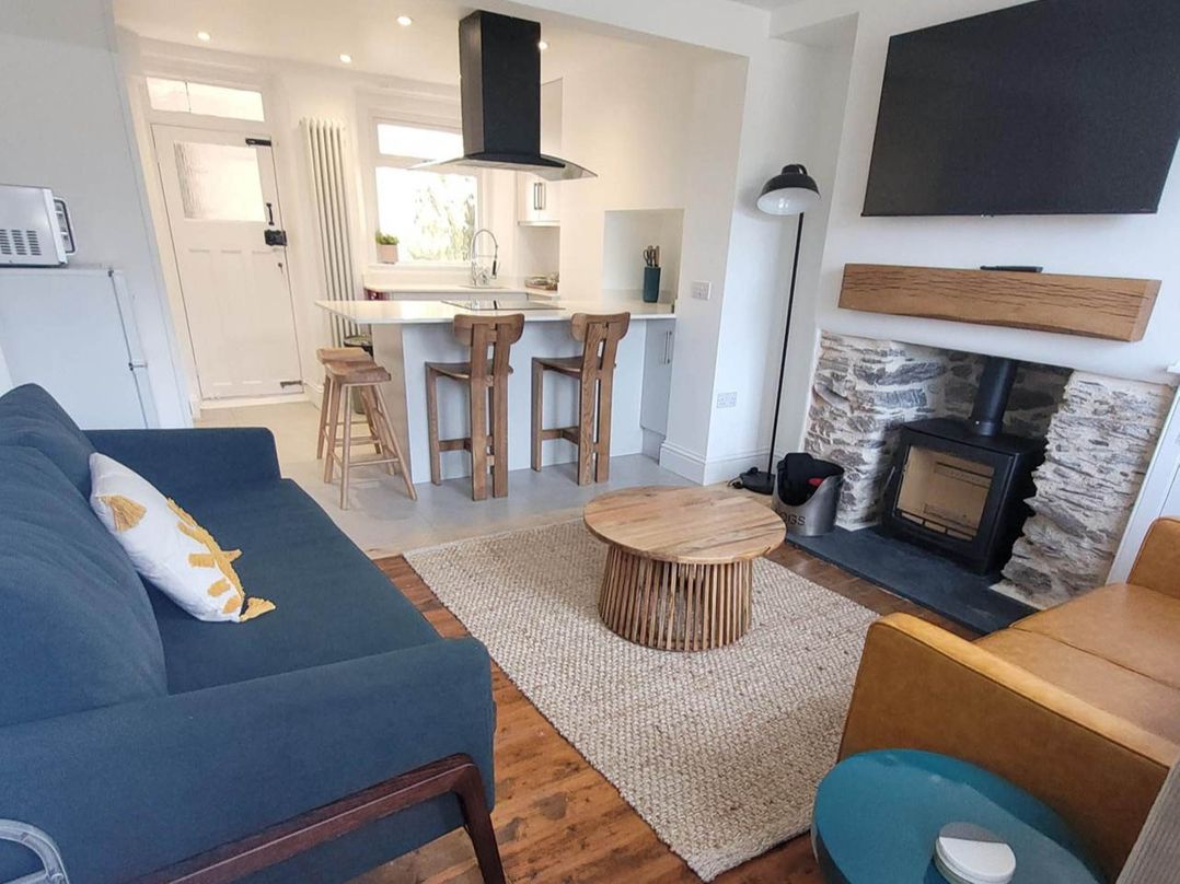 Looe Cottage Seaside views log fire sleeps 4