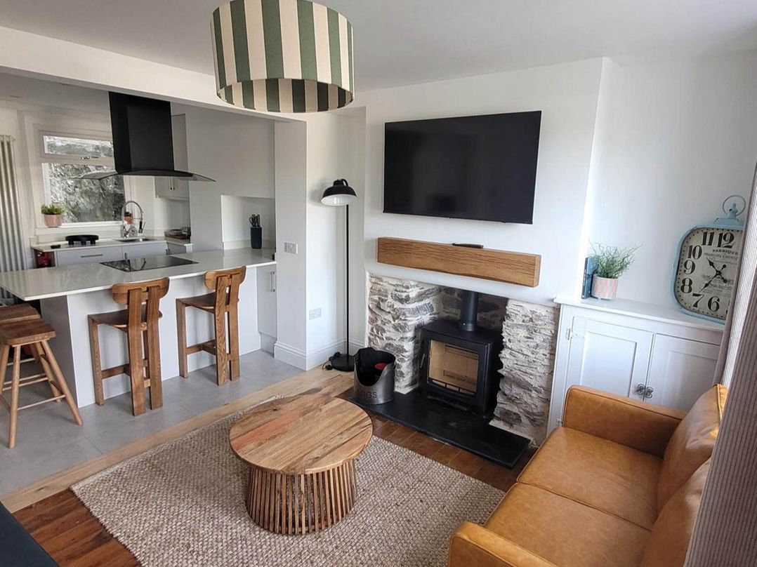 Looe Cottage Seaside views log fire sleeps 4