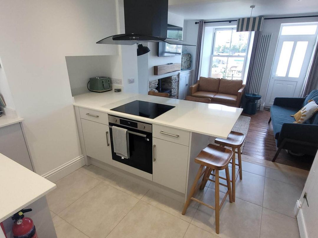 Looe Cottage Seaside views log fire sleeps 4
