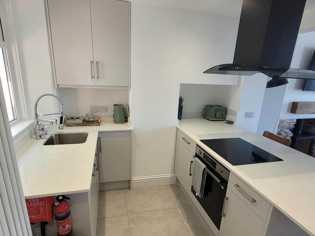 Looe Cottage Seaside views log fire sleeps 4