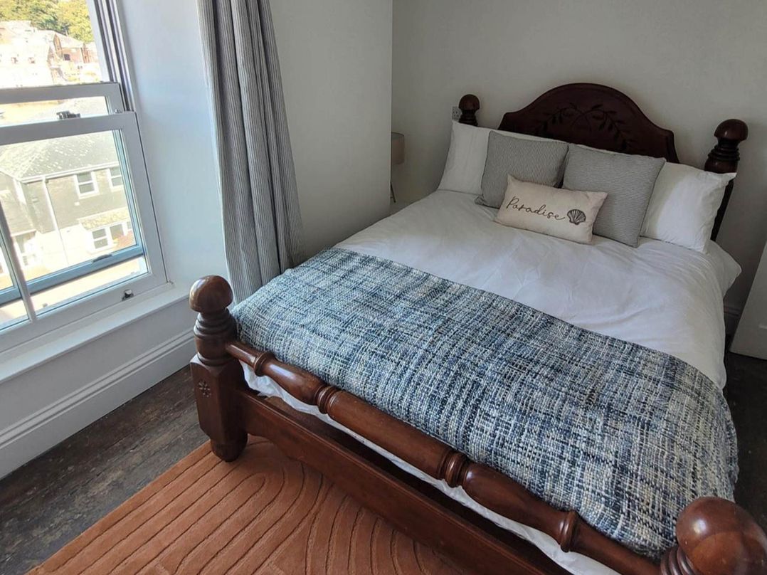 Looe Cottage Seaside views log fire sleeps 4