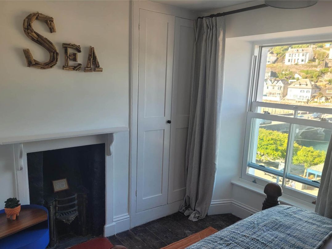 Looe Cottage Seaside views log fire sleeps 4