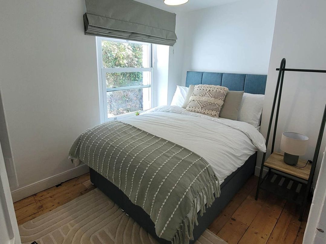 Looe Cottage Seaside views log fire sleeps 4