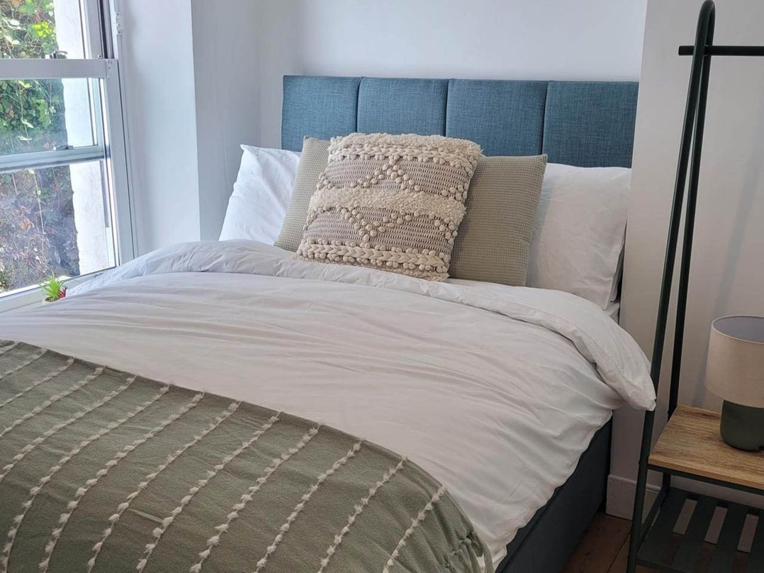 Looe Cottage Seaside views log fire sleeps 4