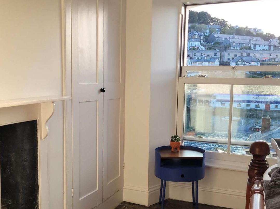 Looe Cottage Seaside views log fire sleeps 4