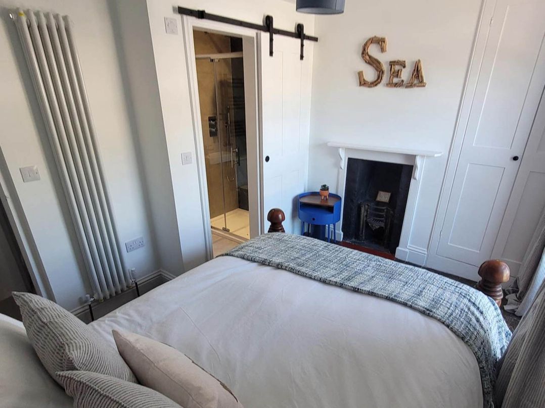 Looe Cottage Seaside views log fire sleeps 4