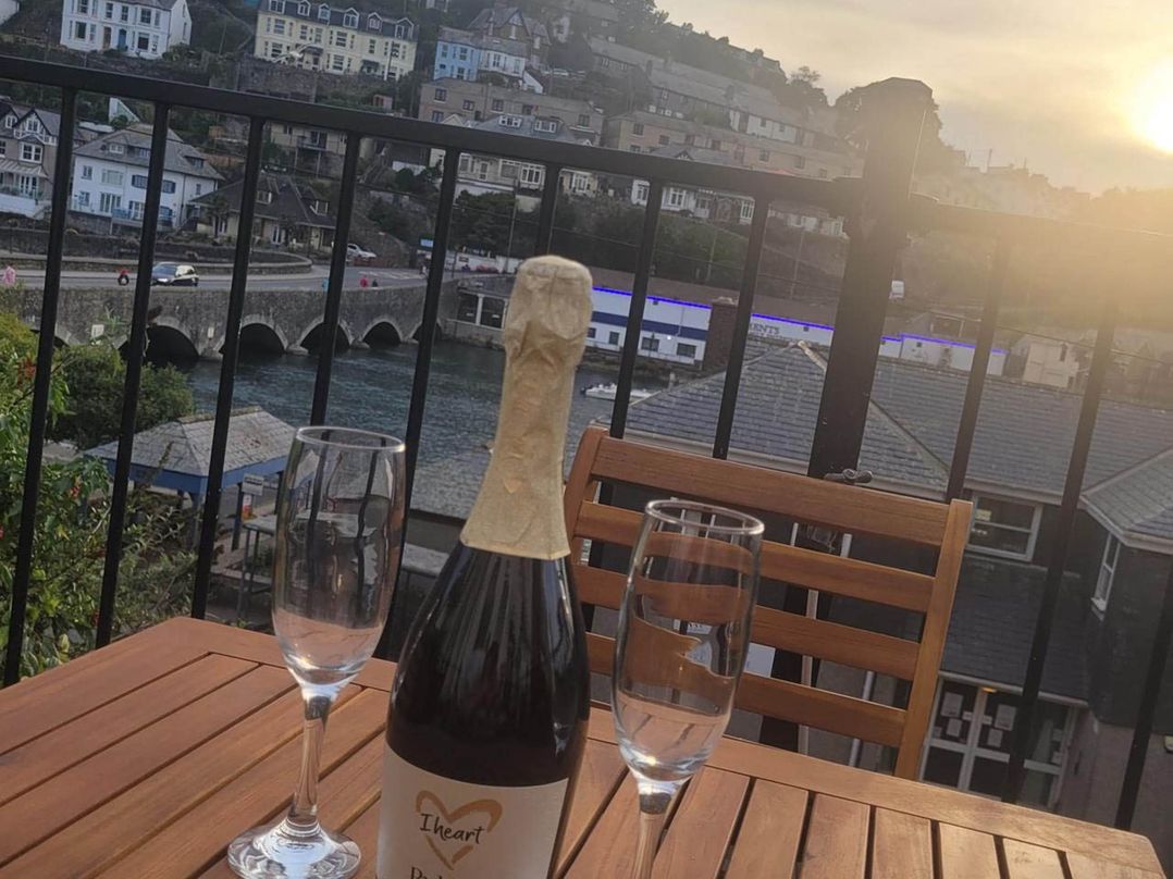 Looe Cottage Seaside views log fire sleeps 4