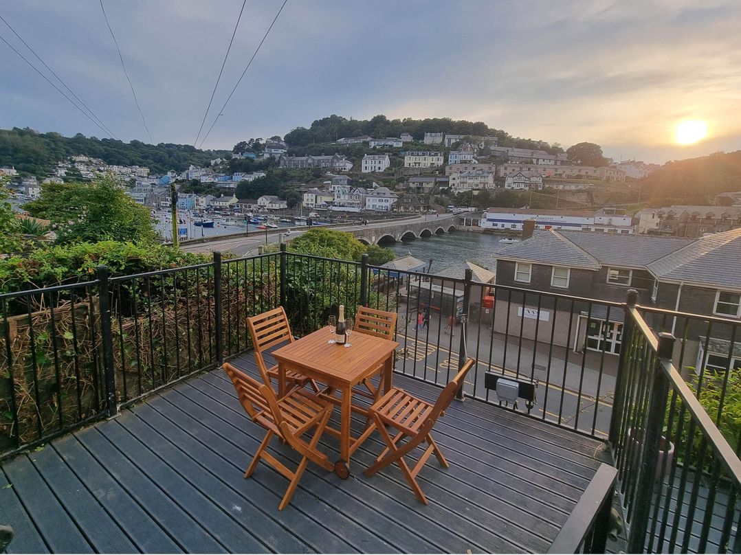 Looe Cottage Seaside views log fire sleeps 4