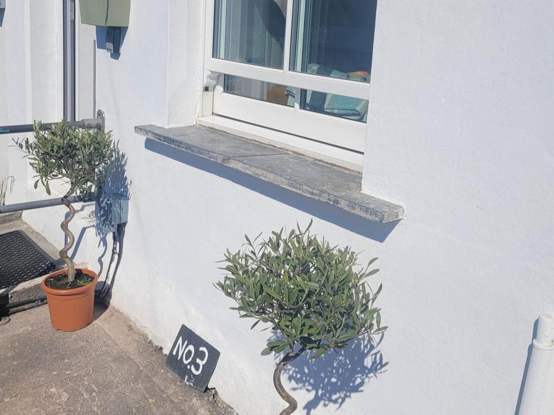 Looe Cottage Seaside views log fire sleeps 4