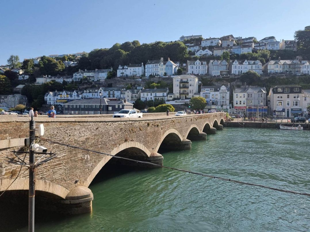 Looe Cottage Seaside views log fire sleeps 4