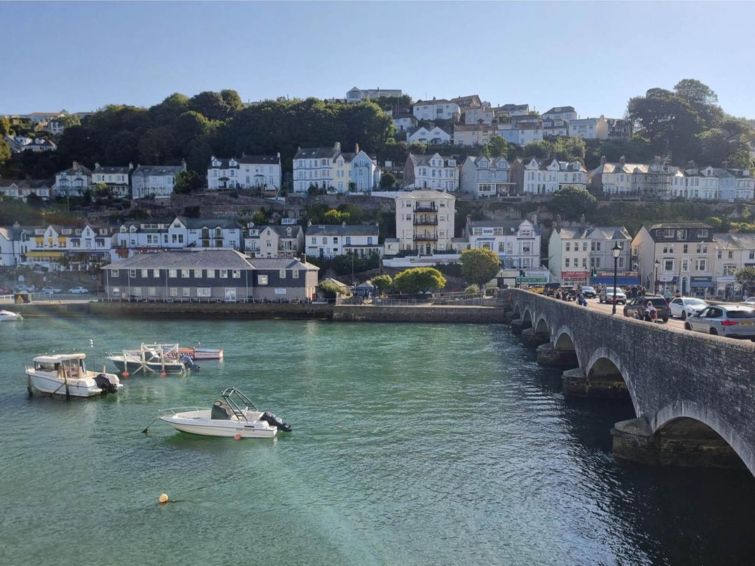 Looe Cottage Seaside views log fire sleeps 4