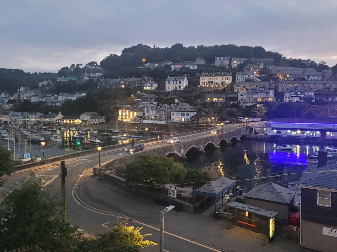 Looe Cottage Seaside views log fire sleeps 4