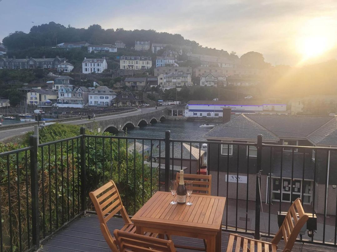 Looe Cottage Seaside views log fire sleeps 4