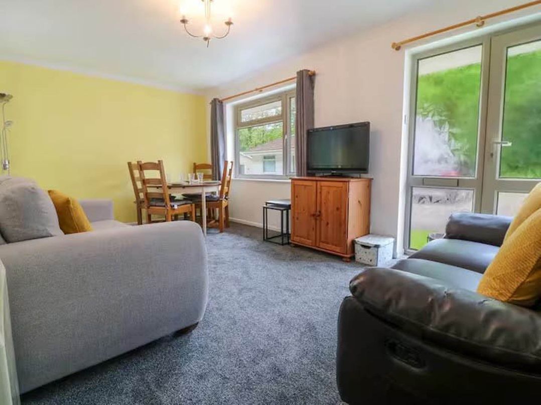 2 Bed Cottage Sleeps 4  Pets  Parking Wifi