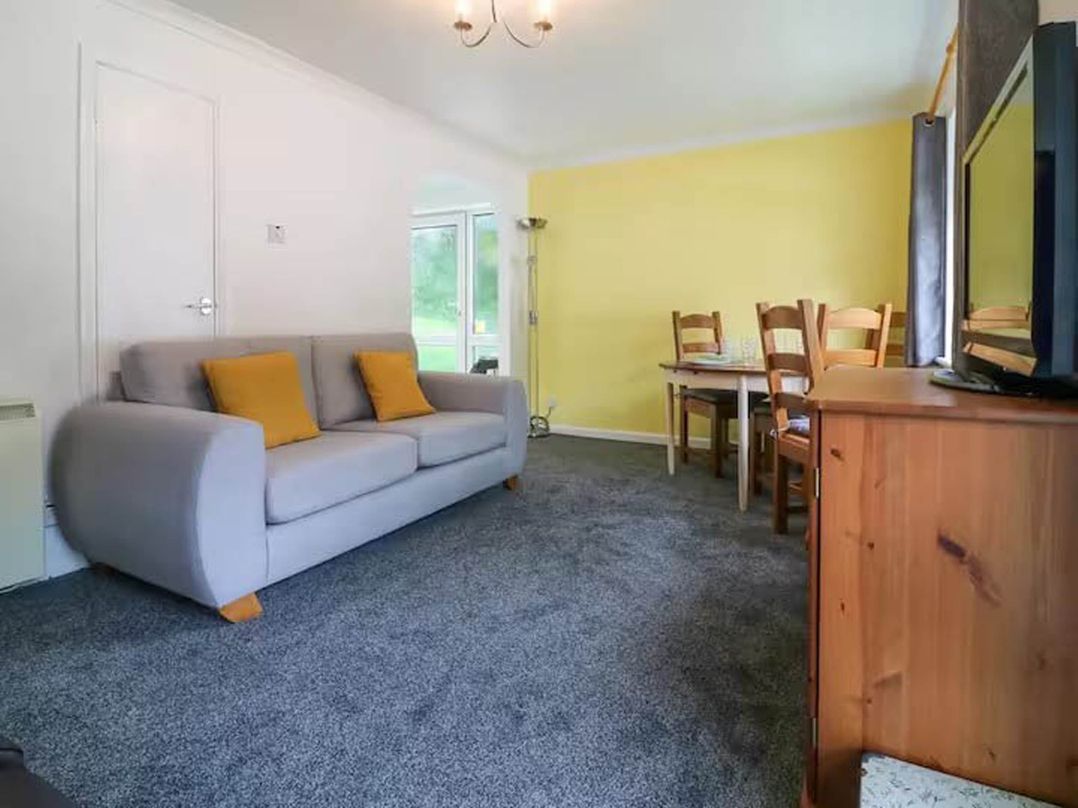 2 Bed Cottage Sleeps 4  Pets  Parking Wifi