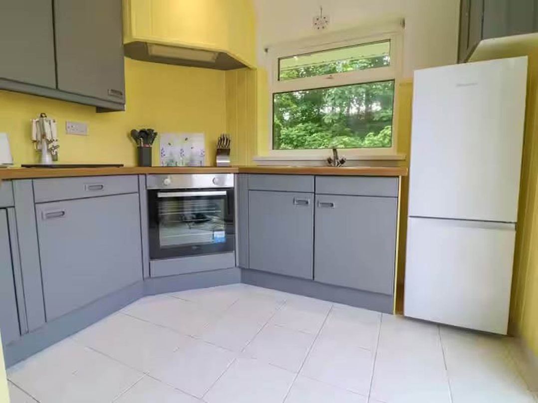 2 Bed Cottage Sleeps 4  Pets  Parking Wifi