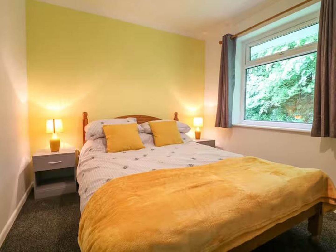 2 Bed Cottage Sleeps 4  Pets  Parking Wifi