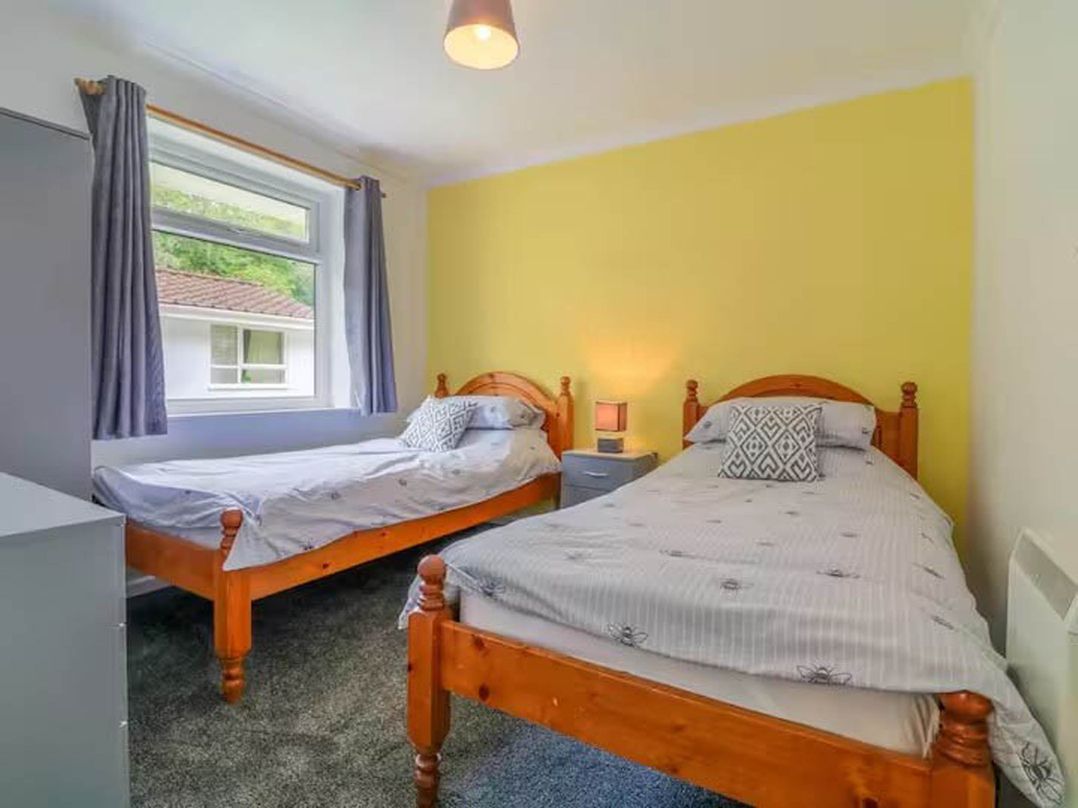 2 Bed Cottage Sleeps 4  Pets  Parking Wifi