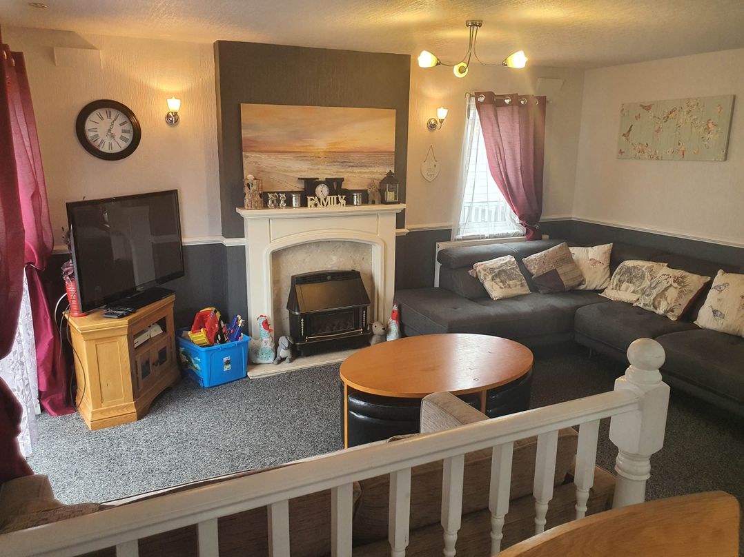 Wooden 3Bed Lodge Sleeps 9 with Front Decking