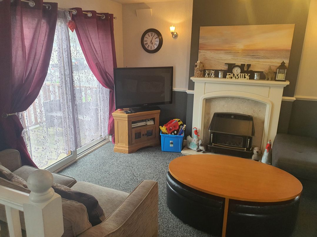 Wooden 3Bed Lodge Sleeps 9 with Front Decking