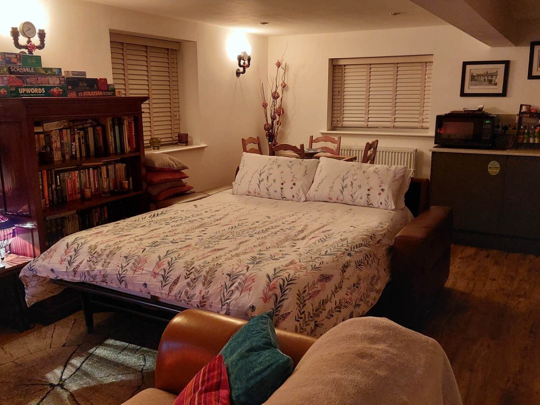 1 Bed Flat Sleeps 4 Garden Parking Wifi